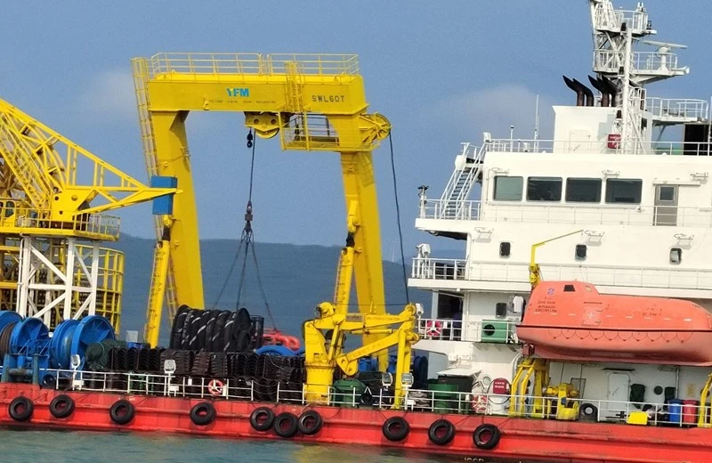 Deck Cranes for Research Vessel Deck Cranes for Research Vessel